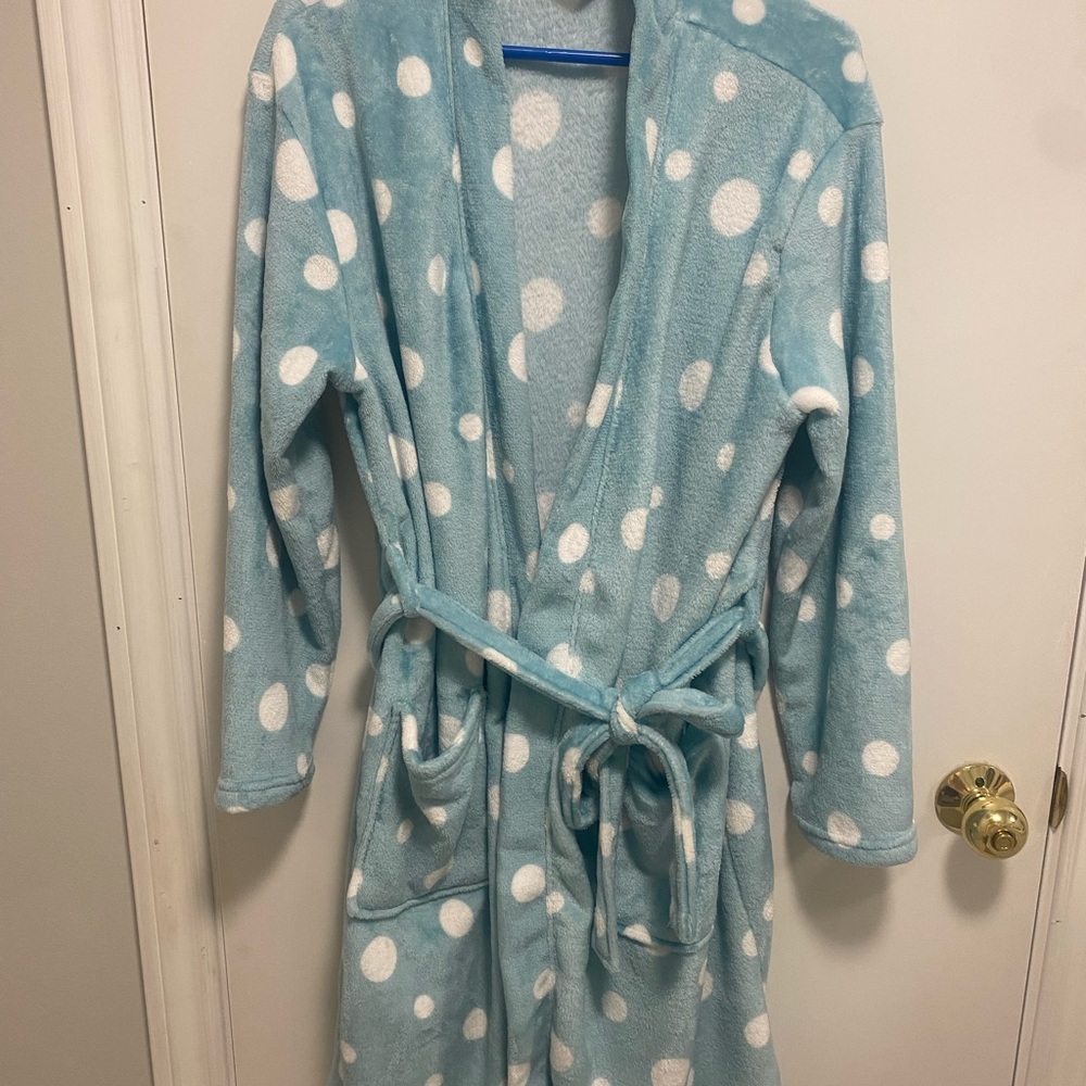 Assorted robes - Picture 3 of 11